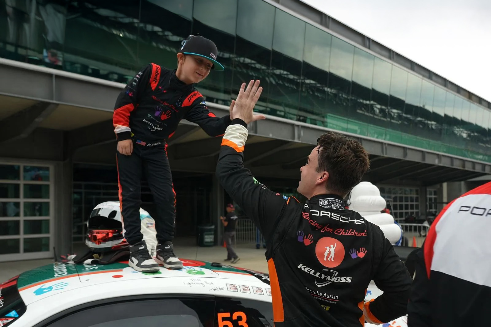 689b5ebe2c4559292751cc1f High Five Challenge P 1600 Copy